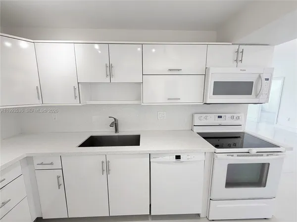 $4,400 | 2333 Brickell Avenue, Unit 1407, Miami, FL 33129