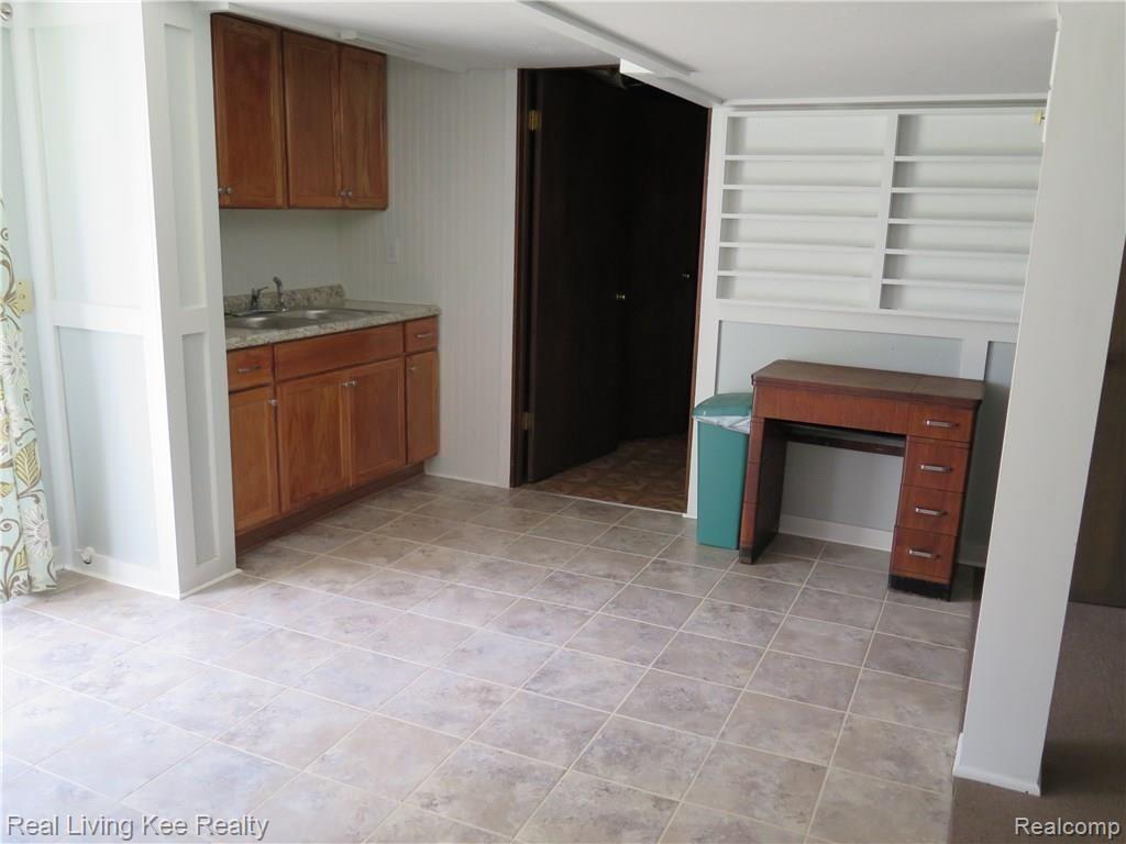 2195 Wayward Drive Rochester, MI 48309 - Photo 20 of 32 IMG_1846.JPG