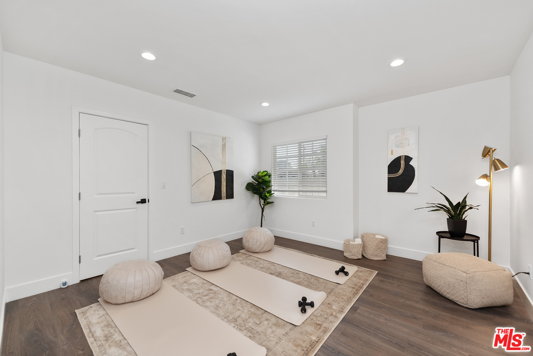 2223 North Keystone Street Burbank, CA 91504 - Photo 11 of 17 a living room with furniture and a table