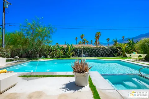 $840,000 | 2405 East Francis Drive, Palm Springs, CA 92262