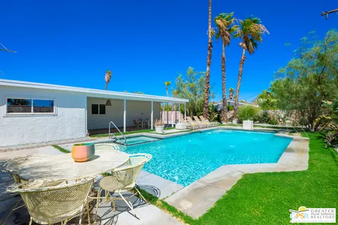 $840,000 | 2405 East Francis Drive, Palm Springs, CA 92262