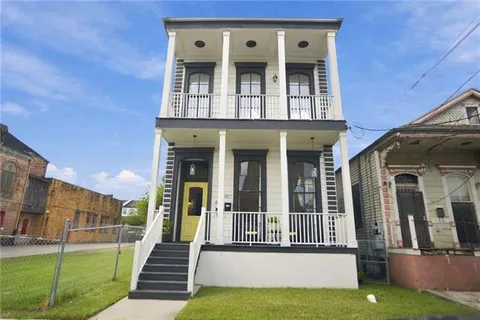 $549,000 | 1815-17 Carondelet Street, New Orleans, LA 70130
