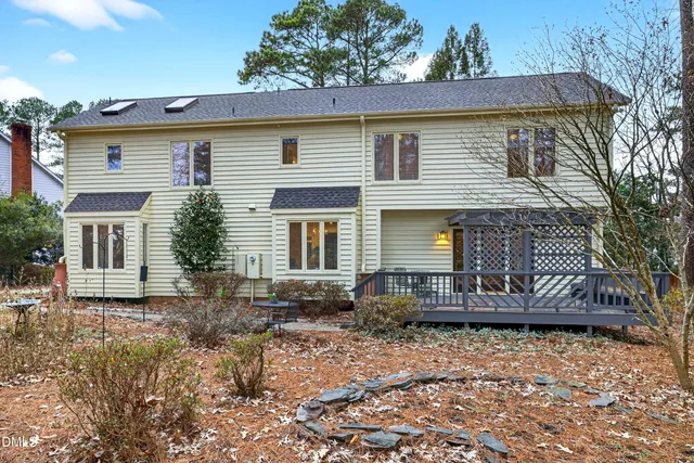 a view of a house with entryway and stairs