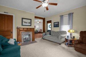 376 Wesley Chapel Road Jeffersonville, OH 43128 - Photo 14 of 47 wesleylivingroom1