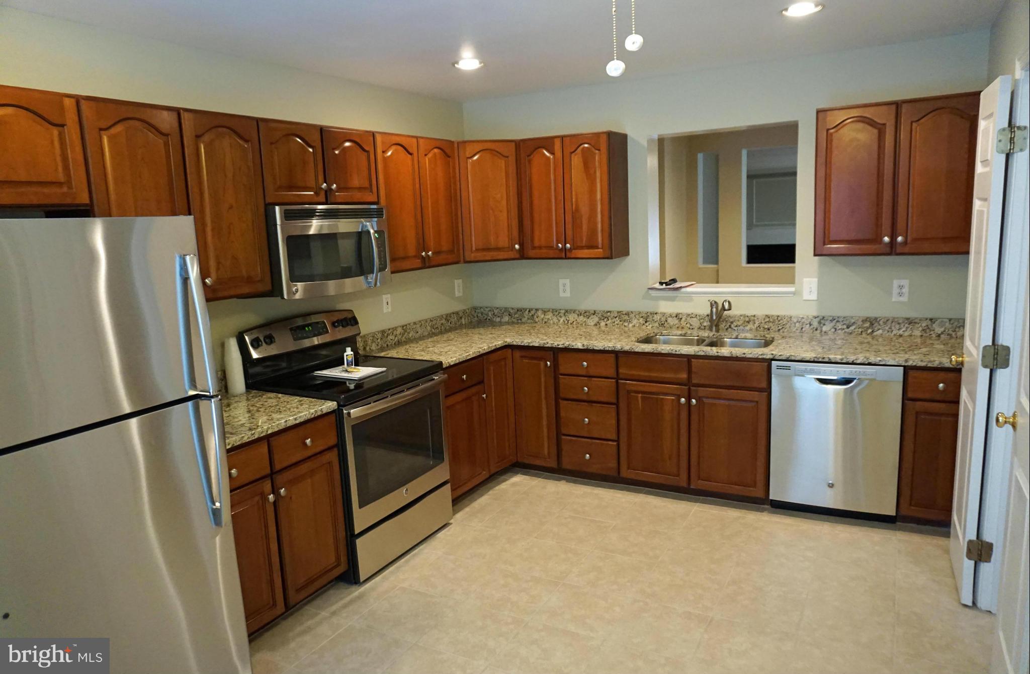 12058 Edgemere Circle Reston, VA 20190 - Photo 2 of 28 Kitchen