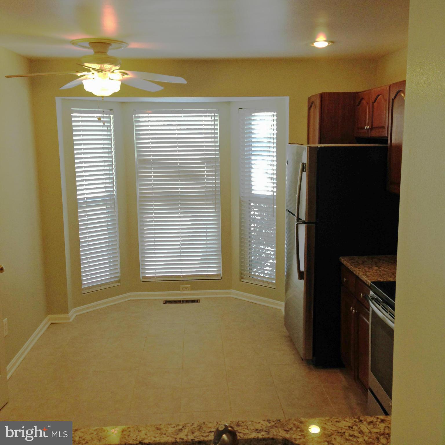 12058 Edgemere Circle Reston, VA 20190 - Photo 4 of 28 Kitchen