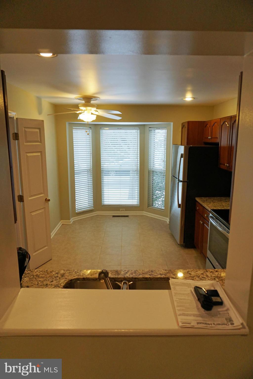 12058 Edgemere Circle Reston, VA 20190 - Photo 5 of 28 Kitchen