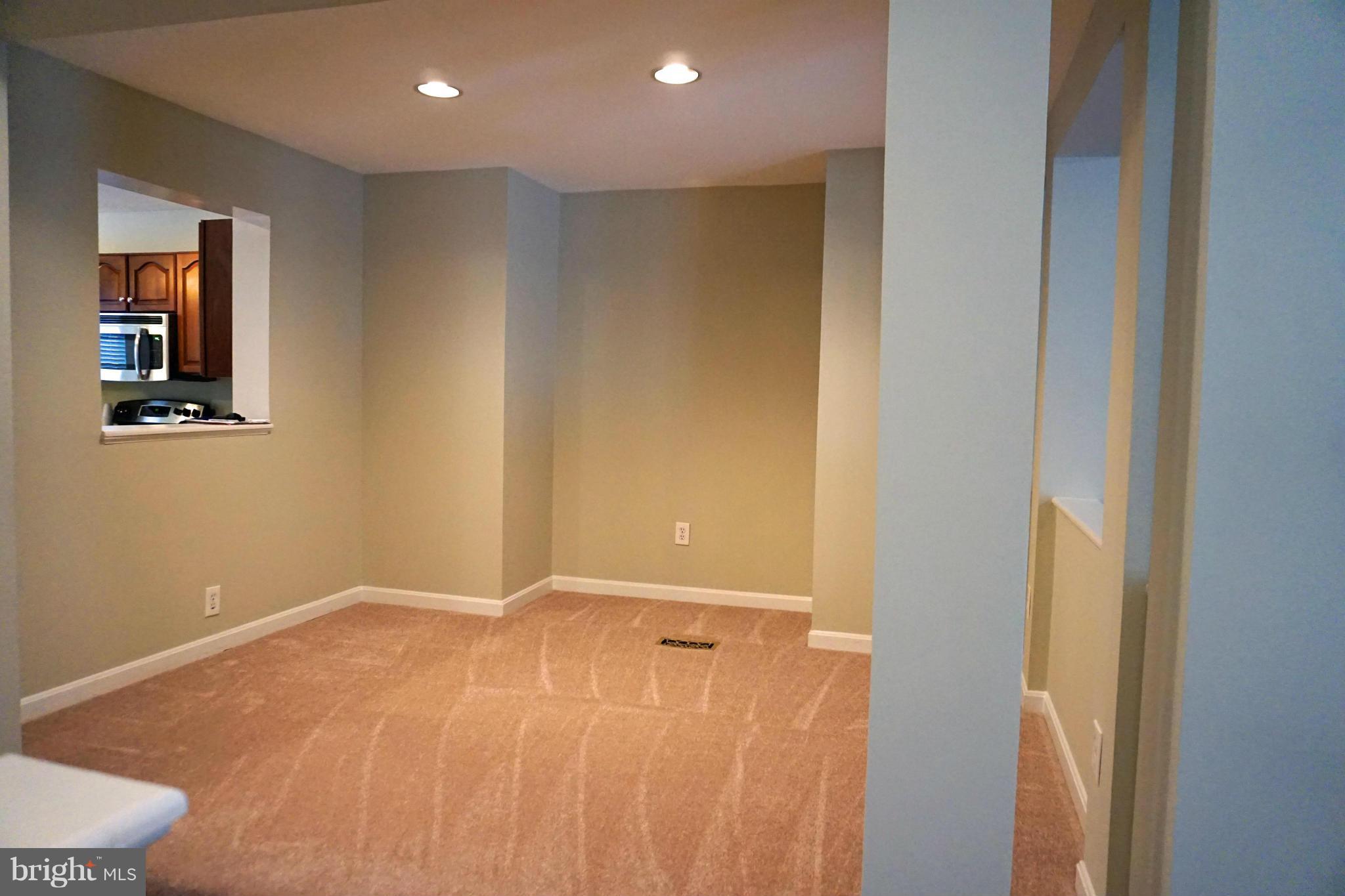 12058 Edgemere Circle Reston, VA 20190 - Photo 8 of 28 Dining Room