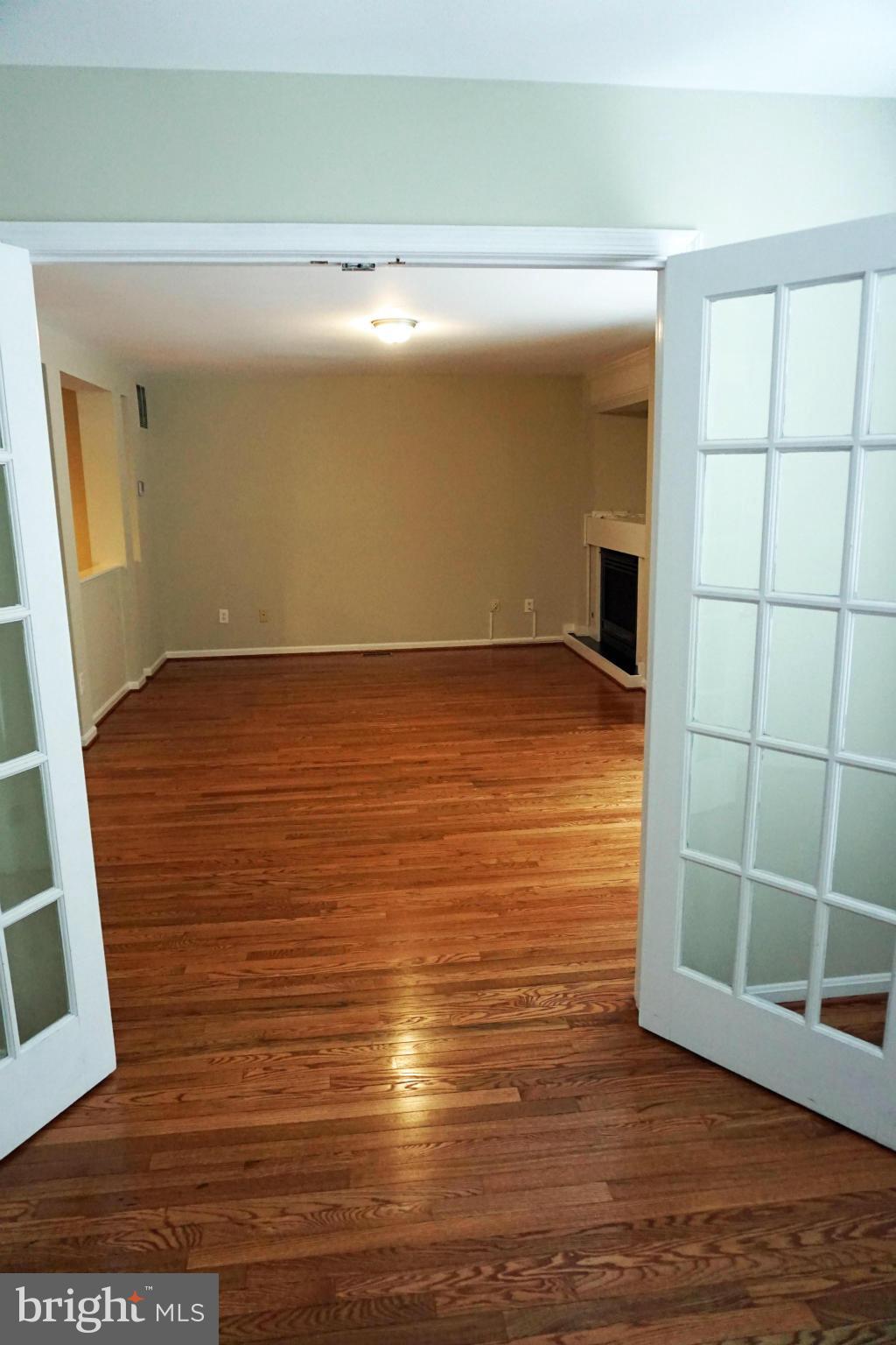 12058 Edgemere Circle Reston, VA 20190 - Photo 10 of 28 Family Room