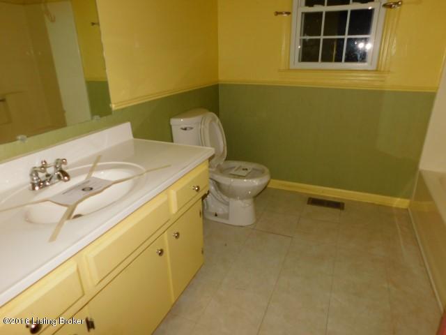 1577 Fairview Road Lawrenceburg, KY 40342 - Photo 7 of 28 Bathroom