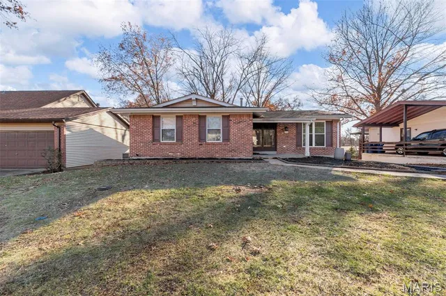 $2,200 | 818 Reinke Road, Ballwin, MO 63021