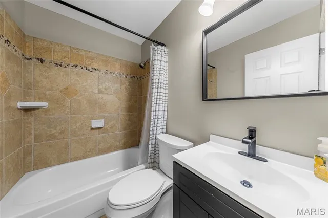 $2,200 | 818 Reinke Road, Ballwin, MO 63021