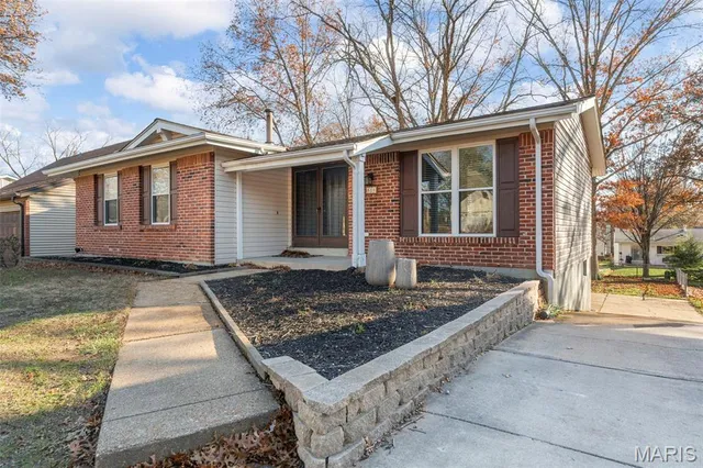 $2,200 | 818 Reinke Road, Ballwin, MO 63021