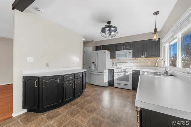 $2,200 | 818 Reinke Road, Ballwin, MO 63021