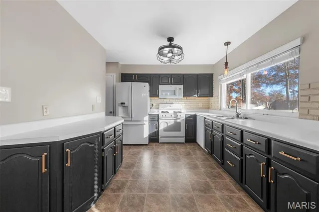 $2,200 | 818 Reinke Road, Ballwin, MO 63021