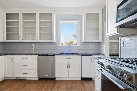 $890,000 | 5701 Central Street, Kansas City, MO 64113