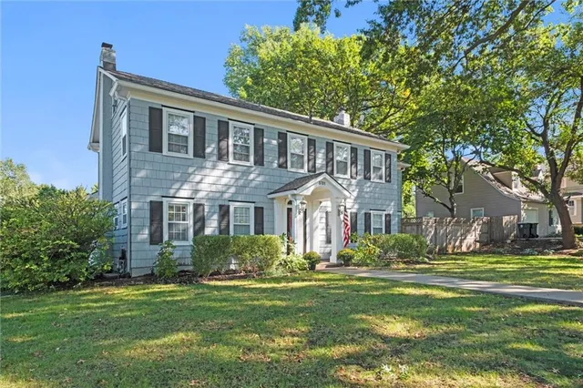 $890,000 | 5701 Central Street, Kansas City, MO 64113