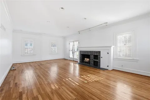 $890,000 | 5701 Central Street, Kansas City, MO 64113