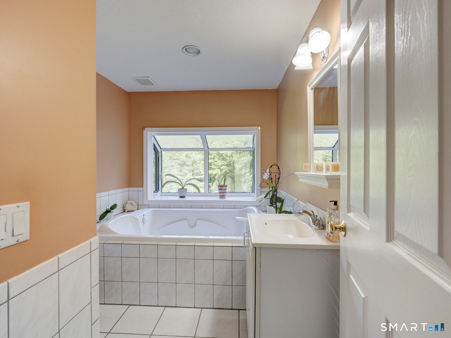 199 Grindle Brook Road Glastonbury, CT 06073 - Photo 17 of 40