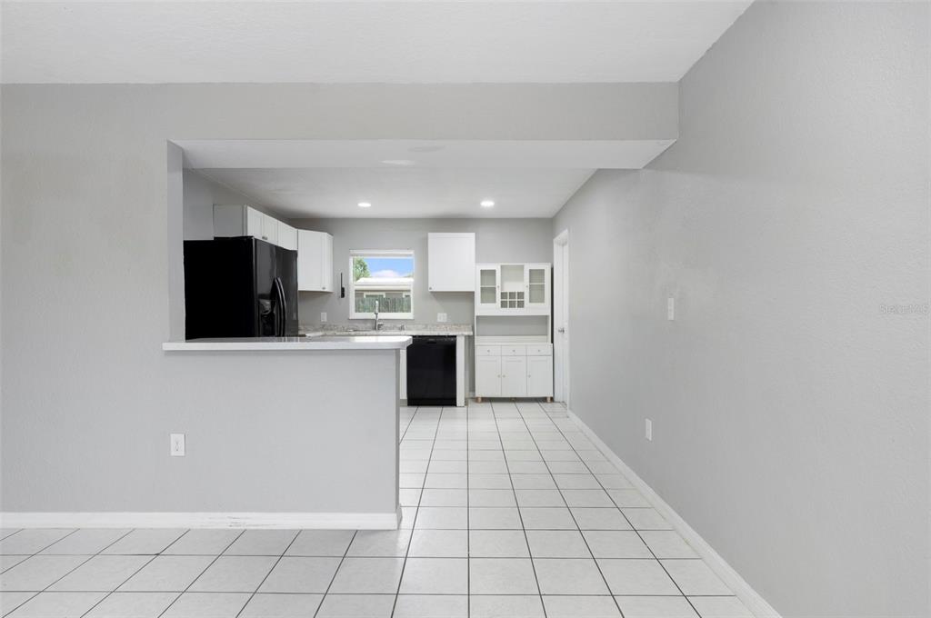 5255 45th Avenue North St. Petersburg, FL 33709 - Photo 6 of 24