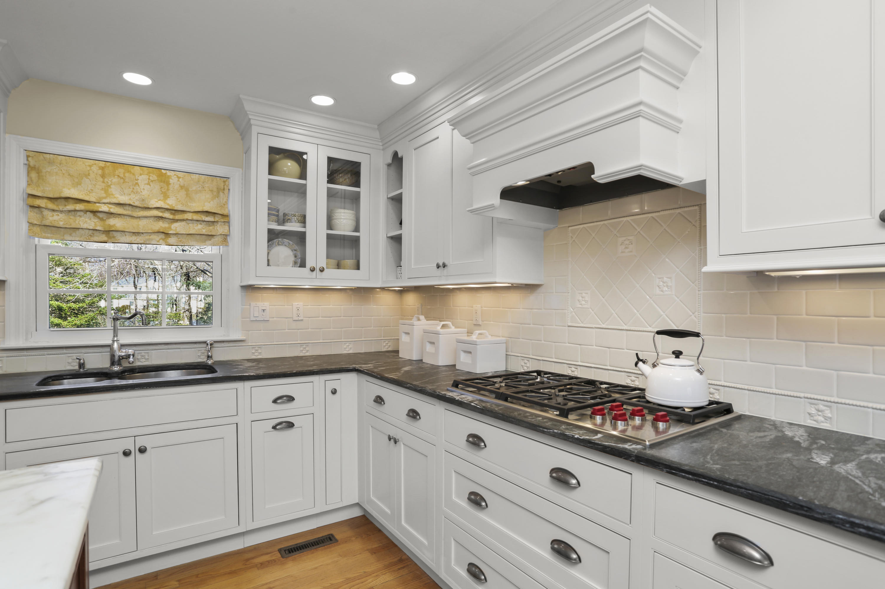 140 Farm Road New Canaan, CT 06840 - Photo 11 of 39 Gas Cooktop