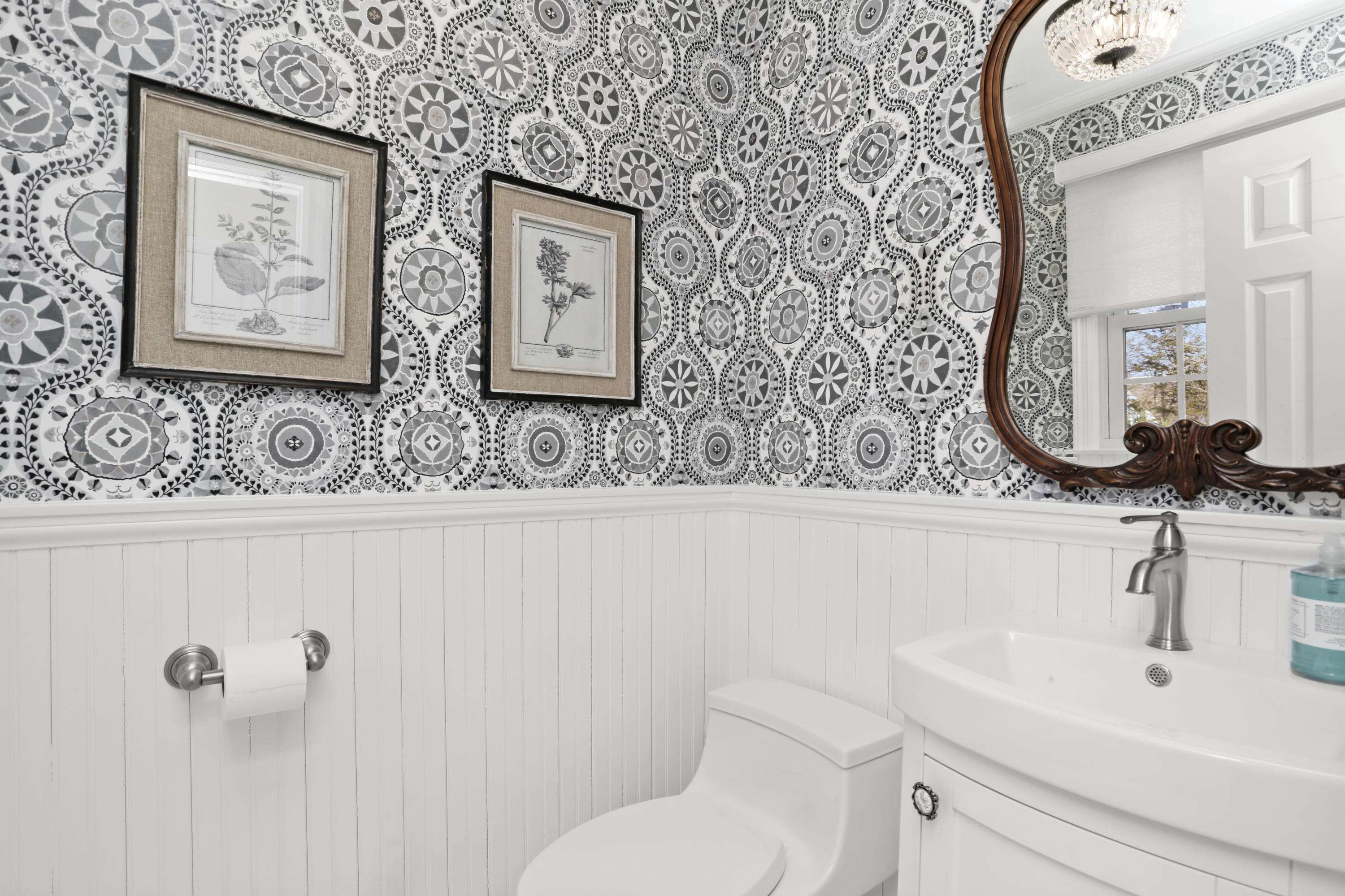 140 Farm Road New Canaan, CT 06840 - Photo 18 of 39 Updated Powder Room