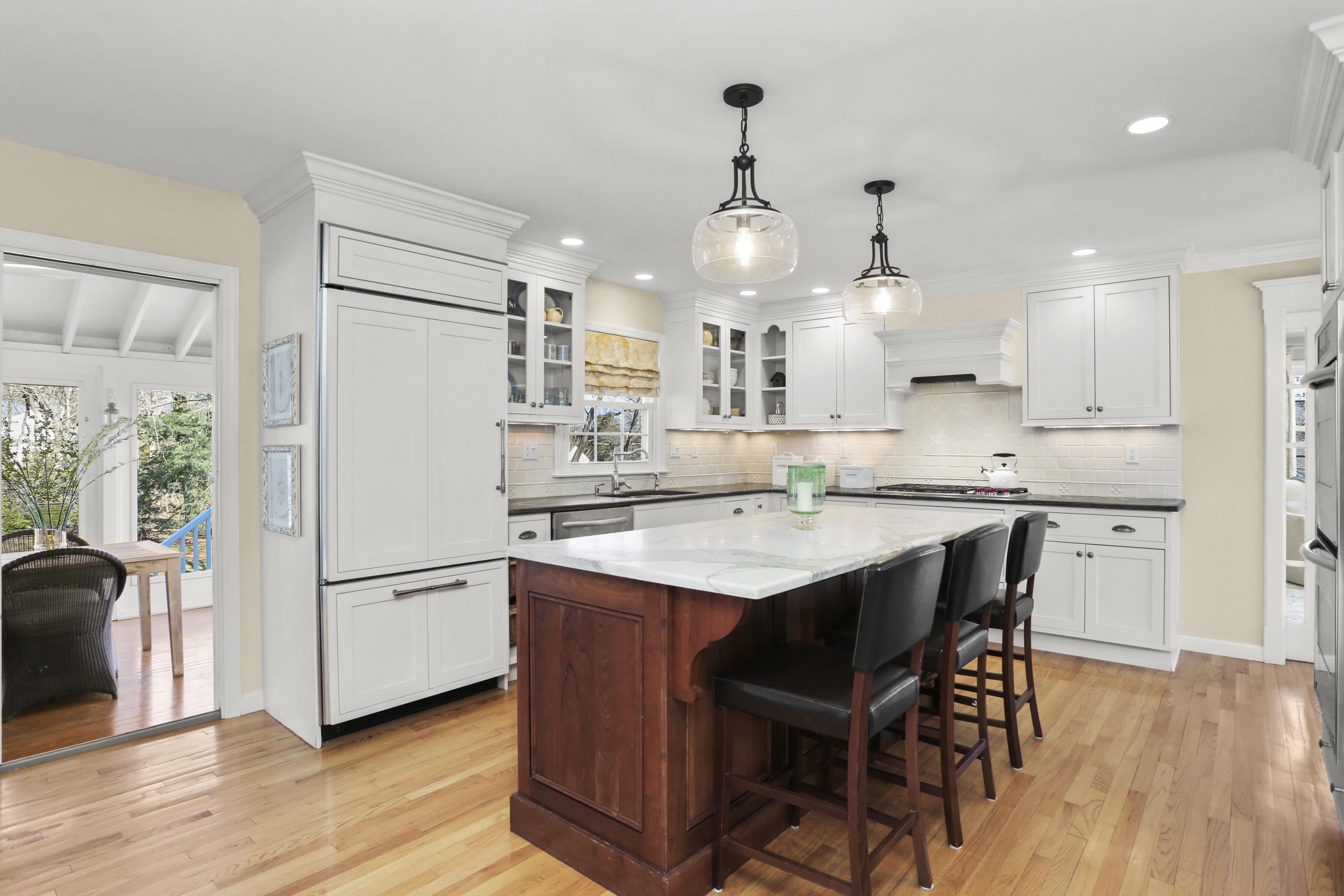 140 Farm Road New Canaan, CT 06840 - Photo 9 of 39 Beautiful Updated Kitchen