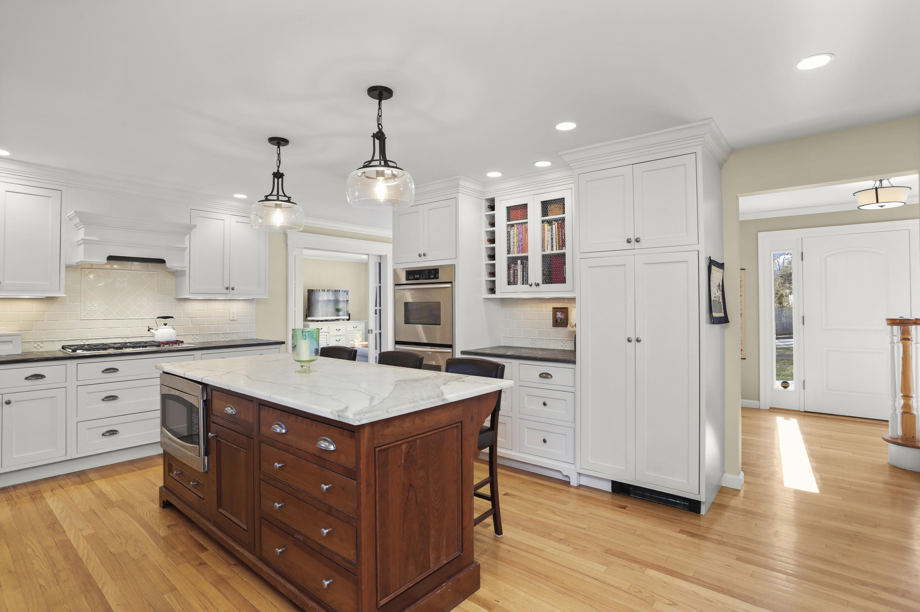 140 Farm Road New Canaan, CT 06840 - Photo 10 of 39 Marble and Limestone Counters