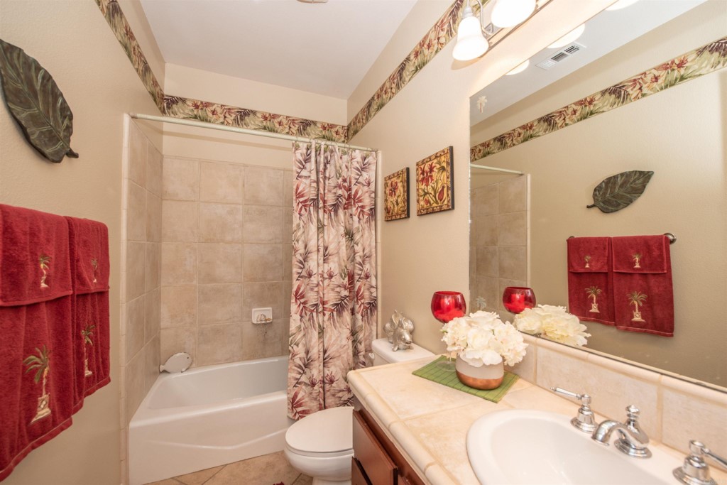 28288 Deep Canyon Drive Escondido, CA 92026 - Photo 45 of 75 a bathroom with a bath tub a sink and a mirror