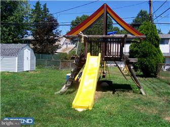 48 Hydrangea Road Levittown, PA 19056 - Photo 3 of 12 Exterior Back