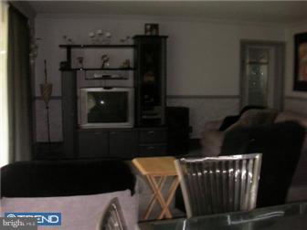 48 Hydrangea Road Levittown, PA 19056 - Photo 4 of 12 Gallery Image 4