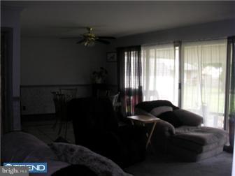 48 Hydrangea Road Levittown, PA 19056 - Photo 5 of 12 Gallery Image 5