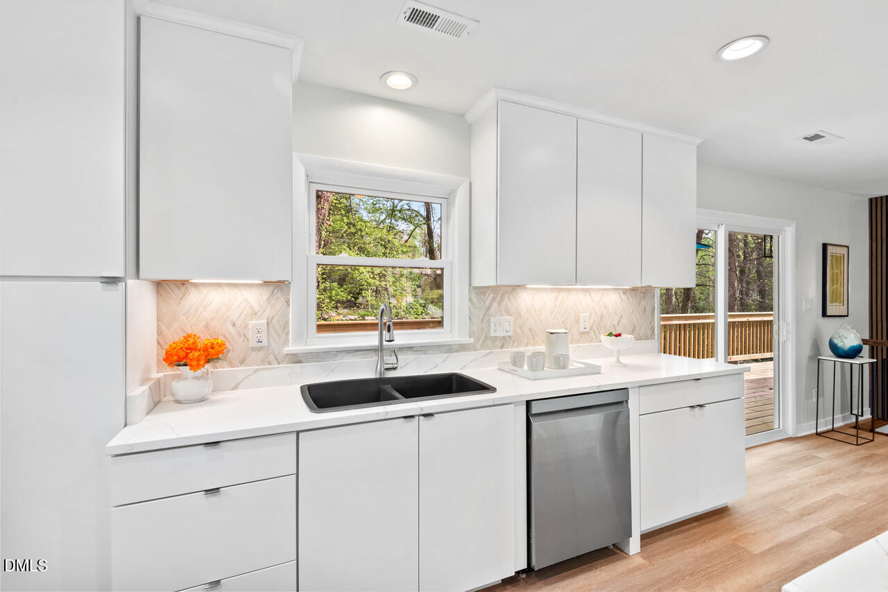 1124 Hardimont Road Raleigh, NC 27609 - Photo 12 of 43 21