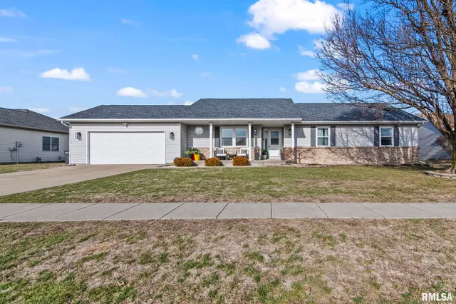 $325,000 | 1035 Oakbrook Avenue, Chatham, IL 62629