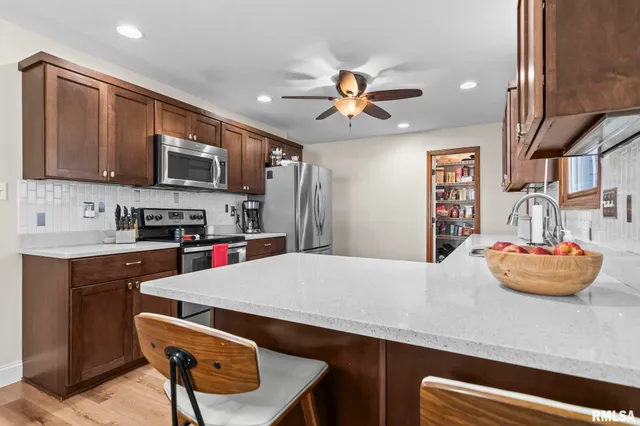 $325,000 | 1035 Oakbrook Avenue, Chatham, IL 62629