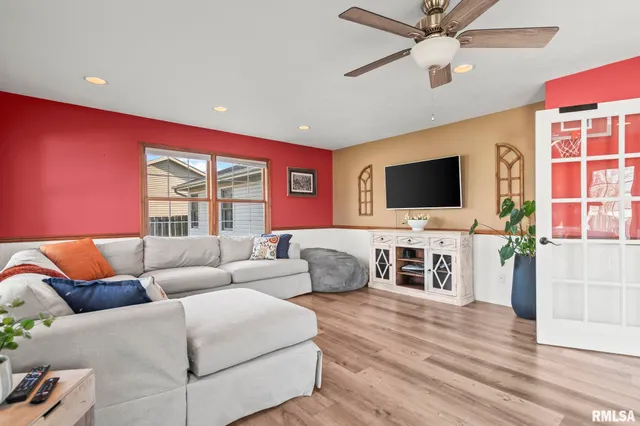 $325,000 | 1035 Oakbrook Avenue, Chatham, IL 62629