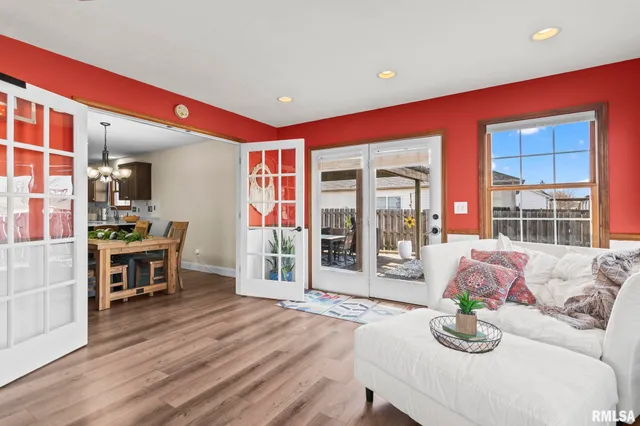 $325,000 | 1035 Oakbrook Avenue, Chatham, IL 62629