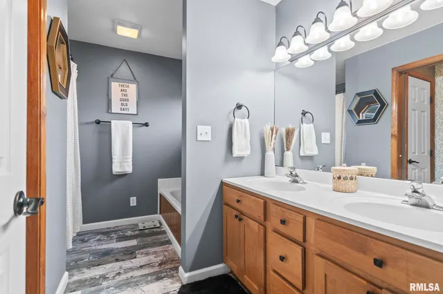 $325,000 | 1035 Oakbrook Avenue, Chatham, IL 62629