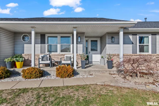 $325,000 | 1035 Oakbrook Avenue, Chatham, IL 62629