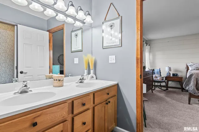 $325,000 | 1035 Oakbrook Avenue, Chatham, IL 62629