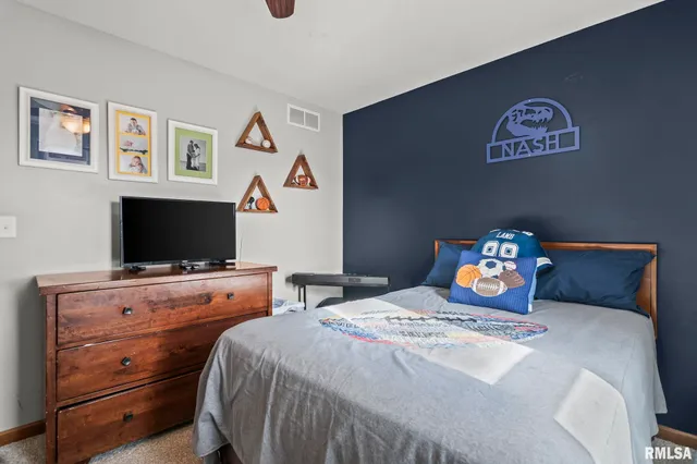 $325,000 | 1035 Oakbrook Avenue, Chatham, IL 62629