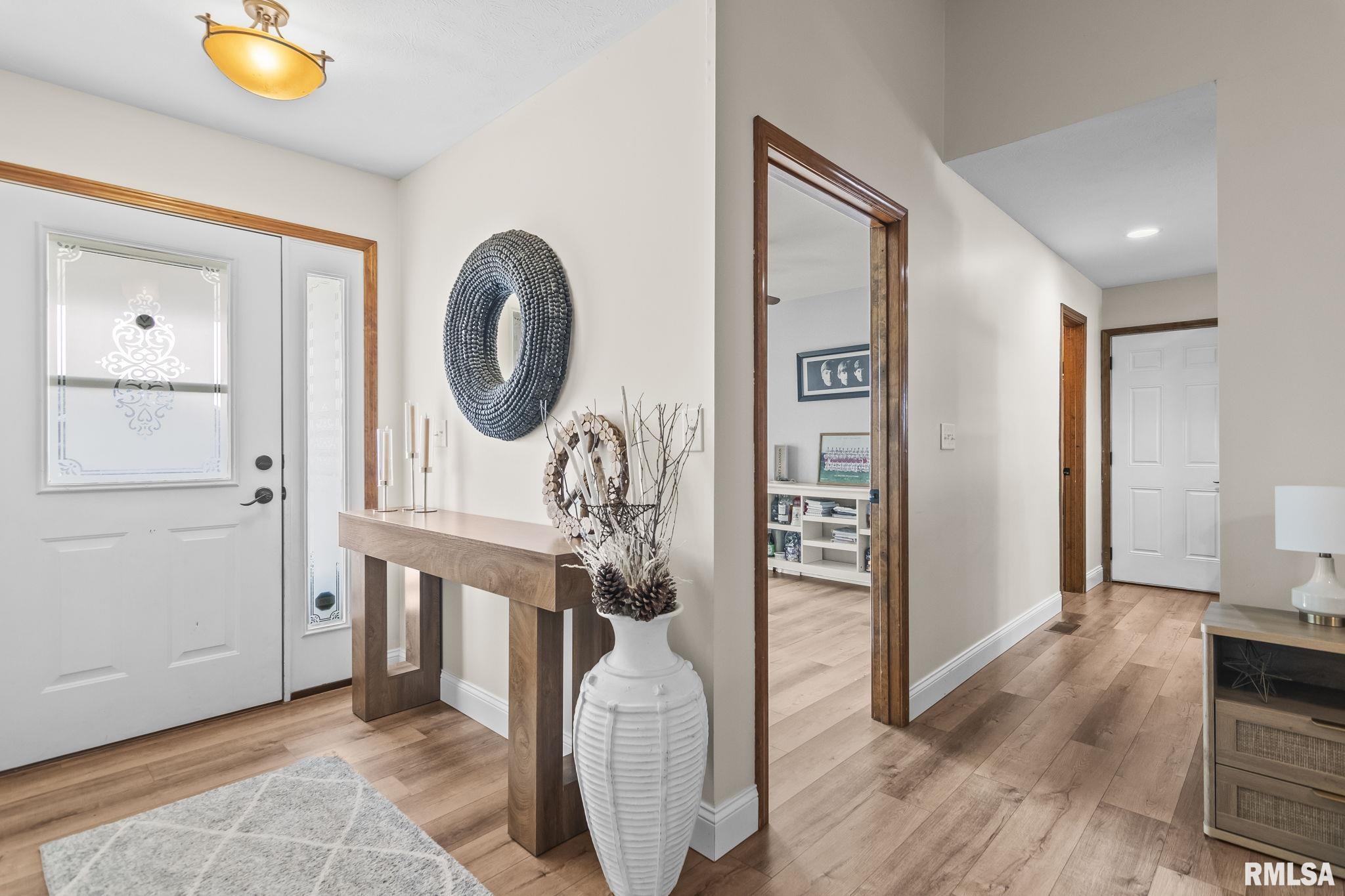 1035 Oakbrook Avenue Chatham, IL 62629 - Photo 3 of 36