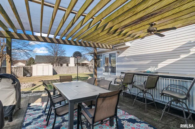 $325,000 | 1035 Oakbrook Avenue, Chatham, IL 62629