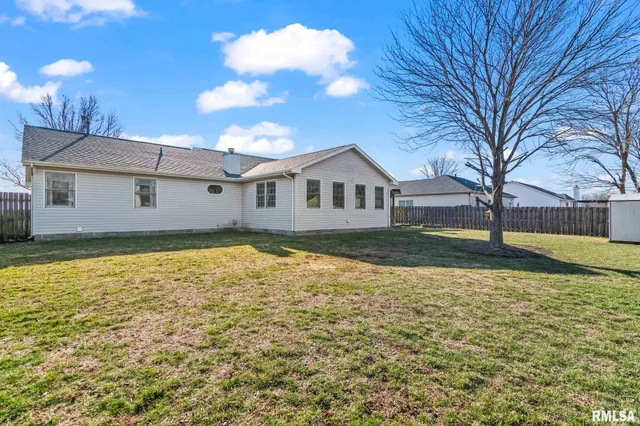 $325,000 | 1035 Oakbrook Avenue, Chatham, IL 62629