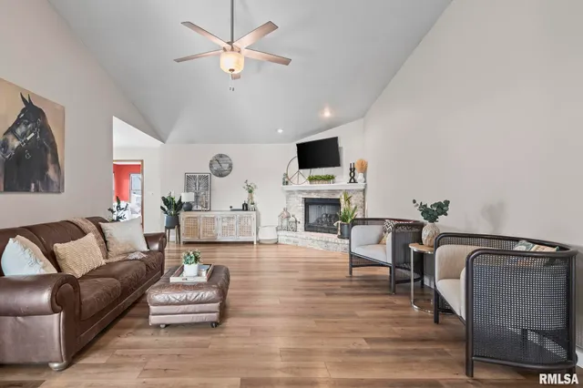 $325,000 | 1035 Oakbrook Avenue, Chatham, IL 62629