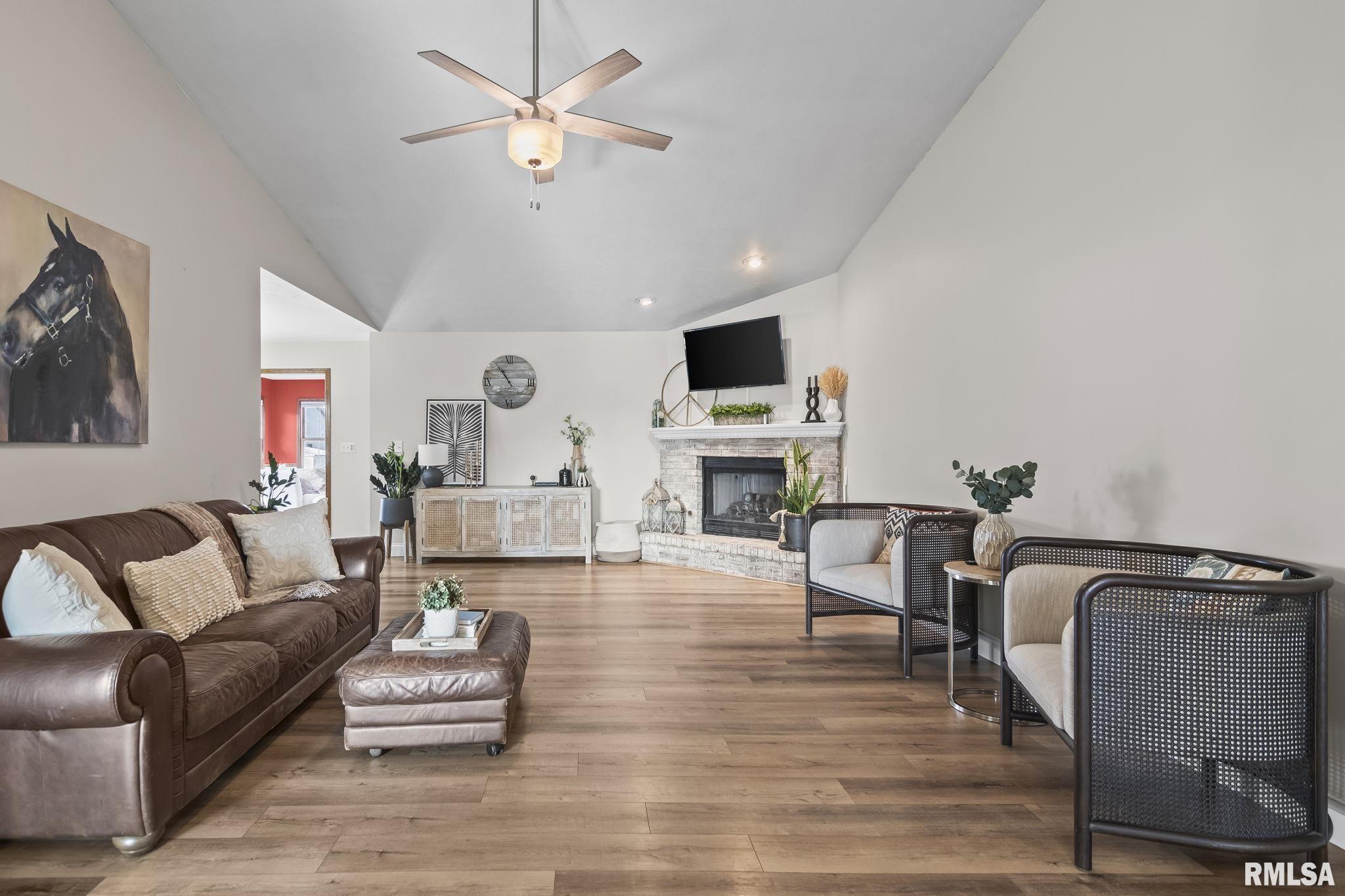 1035 Oakbrook Avenue Chatham, IL 62629 - Photo 4 of 36