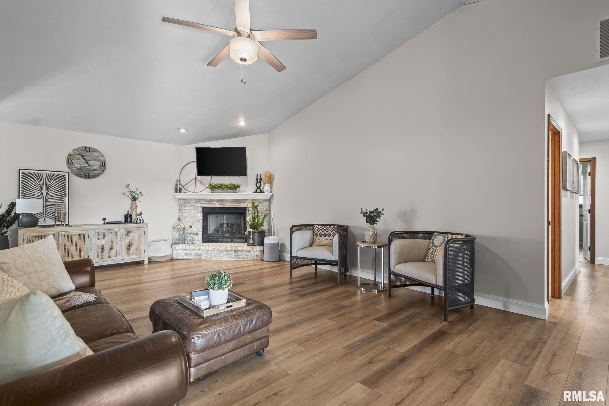 1035 Oakbrook Avenue Chatham, IL 62629 - Photo 5 of 36