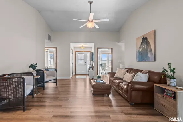 $325,000 | 1035 Oakbrook Avenue, Chatham, IL 62629