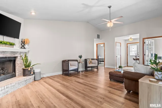 $325,000 | 1035 Oakbrook Avenue, Chatham, IL 62629