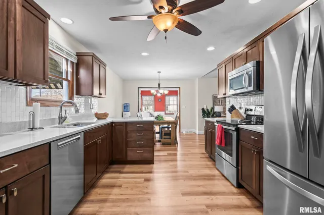 $325,000 | 1035 Oakbrook Avenue, Chatham, IL 62629